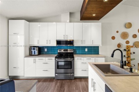 Villa ou maison à vendre à Deerfield Beach, Floride: 2 chambres, 111.85 m2 № 1985831 - photo 3