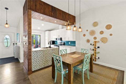 Villa ou maison à vendre à Deerfield Beach, Floride: 2 chambres, 111.85 m2 № 1985831 - photo 4