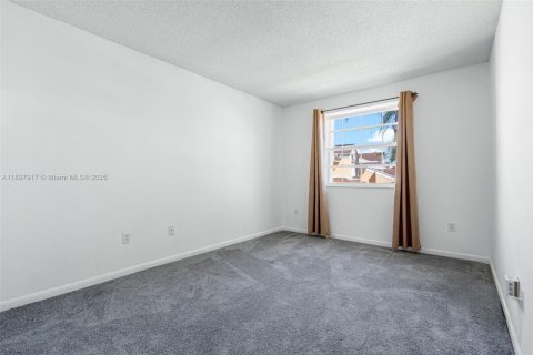 Condo in Homestead, Florida, 2 bedrooms  № 1952551 - photo 17