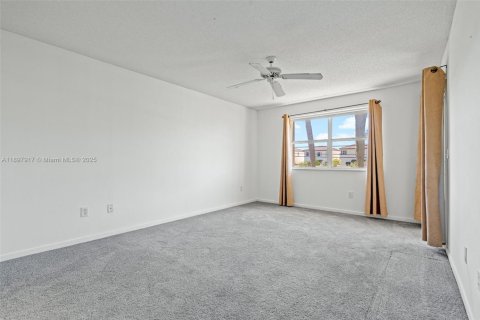 Condo in Homestead, Florida, 2 bedrooms  № 1952551 - photo 11