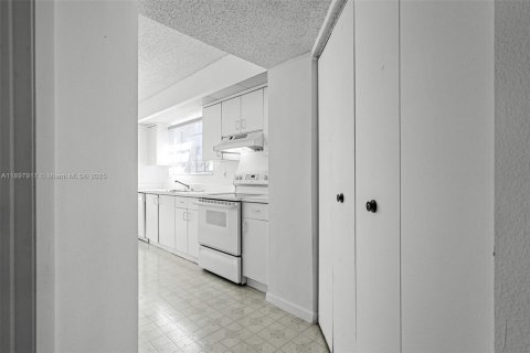 Condo in Homestead, Florida, 2 bedrooms  № 1952551 - photo 8