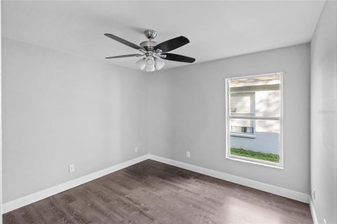 House in Valrico, Florida 3 bedrooms, 118.17 sq.m. № 1918792 - photo 12