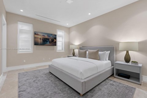 Casa en venta en Miami Beach, Florida, 8 dormitorios, 844.85 m2 № 1763374 - foto 19