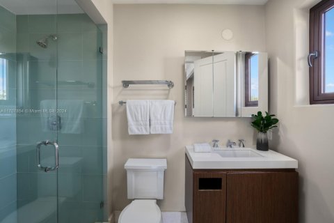 Casa en venta en Miami Beach, Florida, 8 dormitorios, 844.85 m2 № 1763374 - foto 29