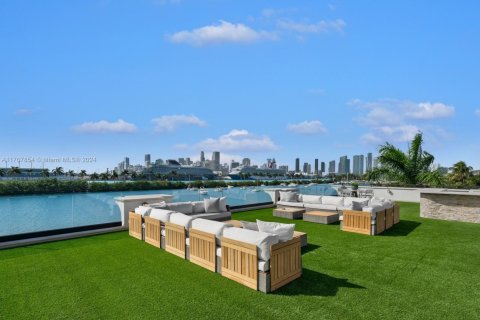 Casa en venta en Miami Beach, Florida, 8 dormitorios, 844.85 m2 № 1763374 - foto 3