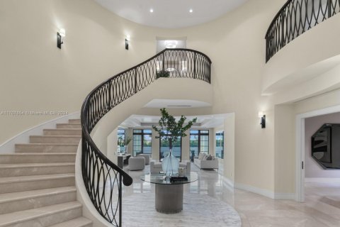 Casa en venta en Miami Beach, Florida, 8 dormitorios, 844.85 m2 № 1763374 - foto 4