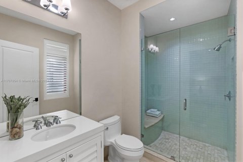 Casa en venta en Miami Beach, Florida, 8 dormitorios, 844.85 m2 № 1763374 - foto 20