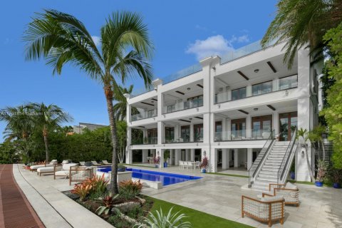 Casa en venta en Miami Beach, Florida, 8 dormitorios, 844.85 m2 № 1763374 - foto 1