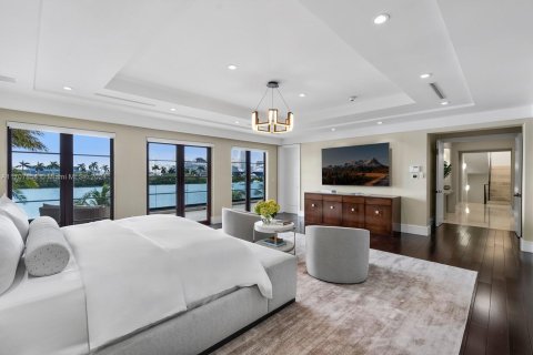 Casa en venta en Miami Beach, Florida, 8 dormitorios, 844.85 m2 № 1763374 - foto 16