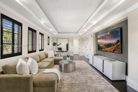 Casa en venta en Miami Beach, Florida, 8 dormitorios, 844.85 m2 № 1763374 - foto 30