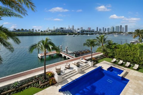 Casa en venta en Miami Beach, Florida, 8 dormitorios, 844.85 m2 № 1763374 - foto 2