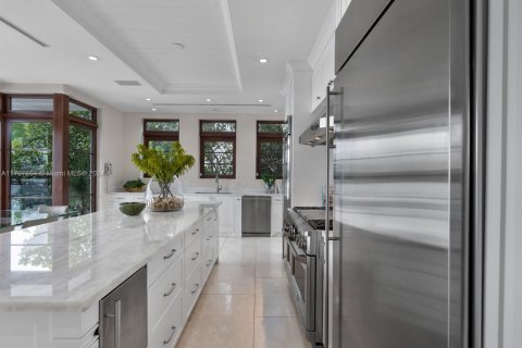 Casa en venta en Miami Beach, Florida, 8 dormitorios, 844.85 m2 № 1763374 - foto 13