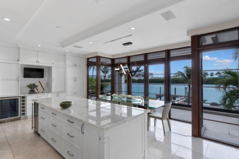 Casa en venta en Miami Beach, Florida, 8 dormitorios, 844.85 m2 № 1763374 - foto 14
