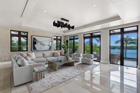 Casa en venta en Miami Beach, Florida, 8 dormitorios, 844.85 m2 № 1763374 - foto 9