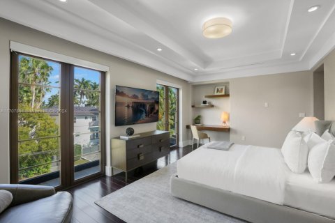 Casa en venta en Miami Beach, Florida, 8 dormitorios, 844.85 m2 № 1763374 - foto 28
