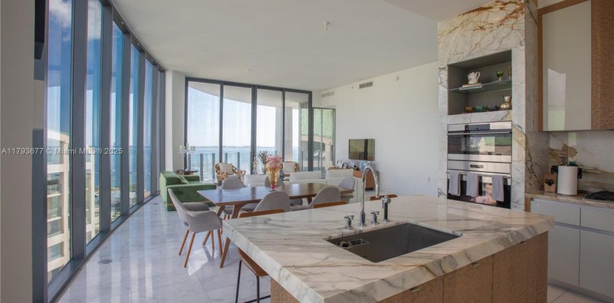 Condo à Miami, Floride, 4 chambres  № 1862240