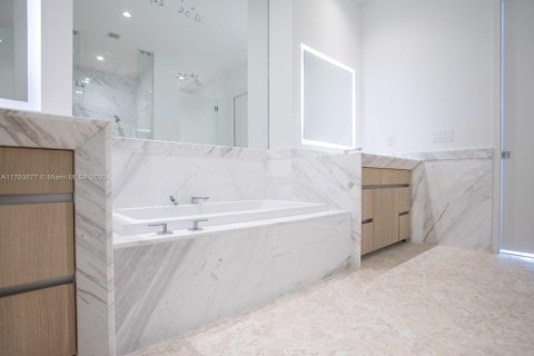 Copropriété à louer à Miami, Floride: 4 chambres, 237.64 m2 № 1862240 - photo 25