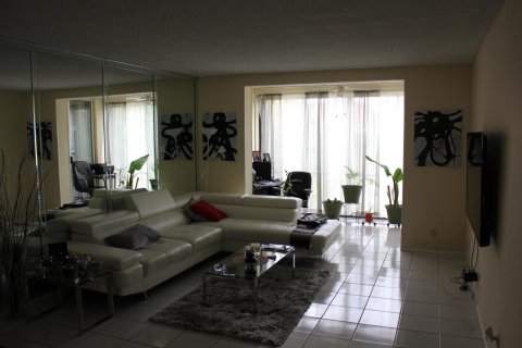 Copropriété à louer à Lauderhill, Floride: 2 chambres, 106.84 m2 № 2279044 - photo 3