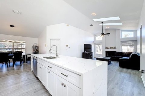 Casa en venta en Orlando, Florida, 4 dormitorios, 210.24 m2 № 2106068 - foto 26