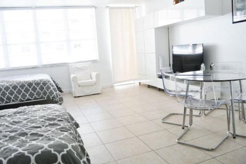 Condo in Miami Beach, Florida  № 1961063 - photo 2