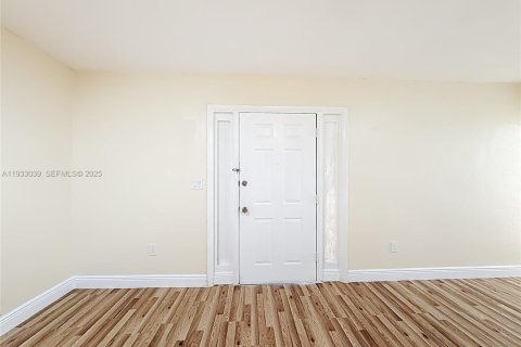 Apartamento en alquiler en North Miami Beach, Florida, 1 dormitorio, 654.12 m2 № 1991049 - foto 16