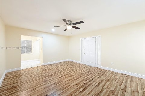 Apartamento en alquiler en North Miami Beach, Florida, 1 dormitorio, 654.12 m2 № 1991049 - foto 15