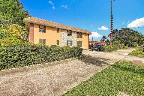 Apartamento en alquiler en North Miami Beach, Florida, 1 dormitorio, 654.12 m2 № 1991049 - foto 1