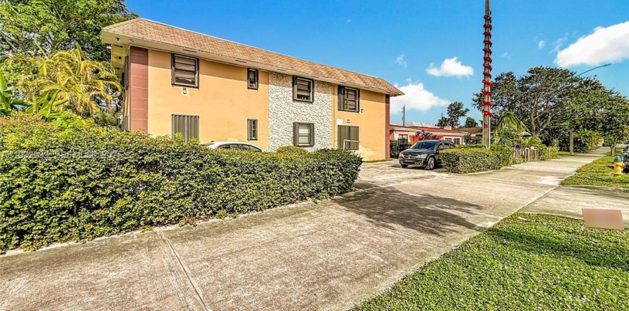 Apartamento en North Miami Beach, Florida 1 dormitorio, 654.12 m2 № 1991049