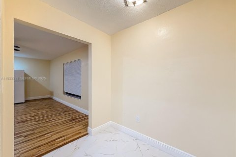 Apartamento en alquiler en North Miami Beach, Florida, 1 dormitorio, 654.12 m2 № 1991049 - foto 24