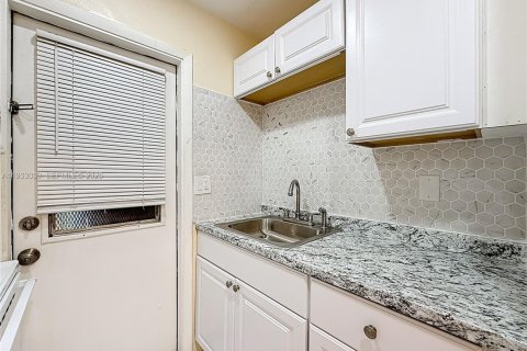 Apartamento en alquiler en North Miami Beach, Florida, 1 dormitorio, 654.12 m2 № 1991049 - foto 22
