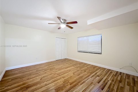 Apartamento en alquiler en North Miami Beach, Florida, 1 dormitorio, 654.12 m2 № 1991049 - foto 25