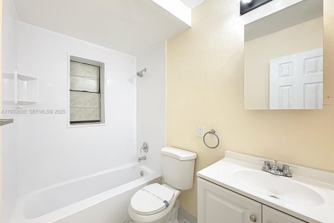 Apartamento en alquiler en North Miami Beach, Florida, 1 dormitorio, 654.12 m2 № 1991049 - foto 28