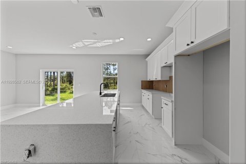 Casa en venta en Lehigh Acres, Florida, 3 dormitorios № 1986953 - foto 5