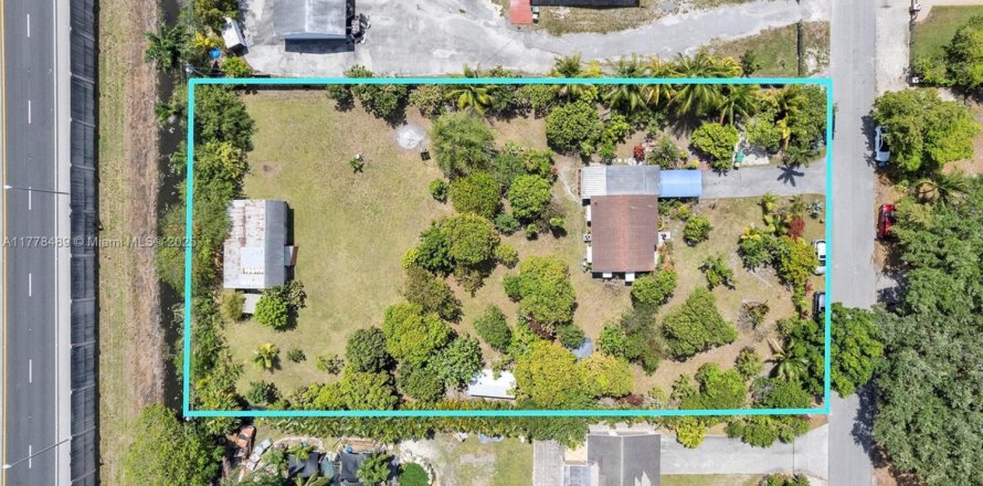 House in Davie, Florida 2 bedrooms, 85.19 sq.m. № 1708403