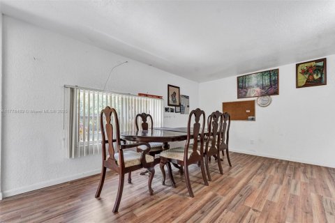 House in Davie, Florida 2 bedrooms, 85.19 sq.m. № 1708403 - photo 22