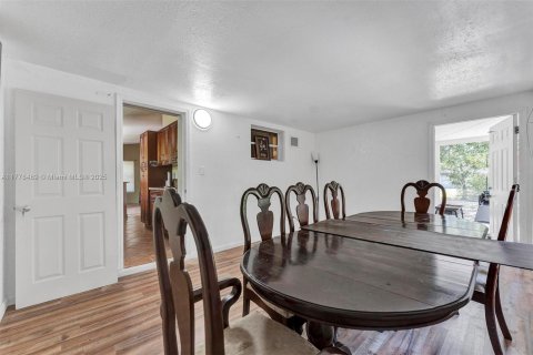 House in Davie, Florida 2 bedrooms, 85.19 sq.m. № 1708403 - photo 23