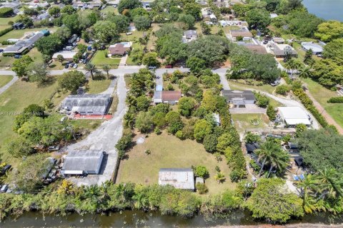 House in Davie, Florida 2 bedrooms, 85.19 sq.m. № 1708403 - photo 5