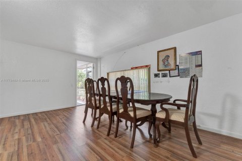 House in Davie, Florida 2 bedrooms, 85.19 sq.m. № 1708403 - photo 21