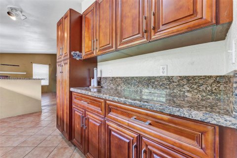 House in Davie, Florida 2 bedrooms, 85.19 sq.m. № 1708403 - photo 13