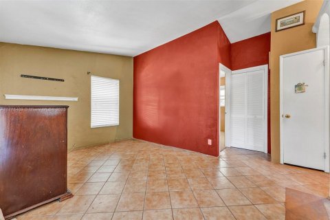 House in Davie, Florida 2 bedrooms, 85.19 sq.m. № 1708403 - photo 16