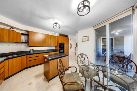 Condo in Sunny Isles Beach, Florida, 3 bedrooms  № 1987755 - photo 22