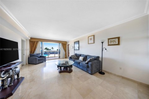 Condo in Sunny Isles Beach, Florida, 3 bedrooms  № 1987755
