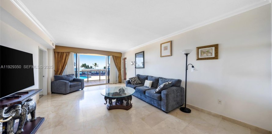 Condo in Sunny Isles Beach, Florida, 3 bedrooms  № 1987755