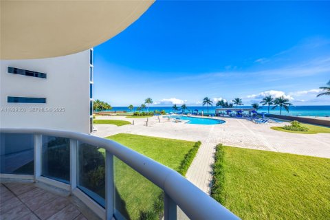 Condo in Sunny Isles Beach, Florida, 3 bedrooms  № 1987755 - photo 29