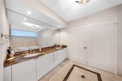 Condo in Sunny Isles Beach, Florida, 3 bedrooms  № 1987755 - photo 11