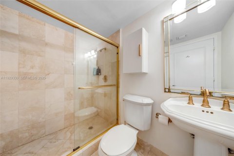 Condo in Sunny Isles Beach, Florida, 3 bedrooms  № 1987755 - photo 25