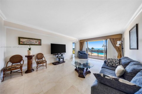 Condo in Sunny Isles Beach, Florida, 3 bedrooms  № 1987755 - photo 2