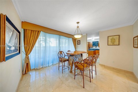Condo in Sunny Isles Beach, Florida, 3 bedrooms  № 1987755 - photo 17