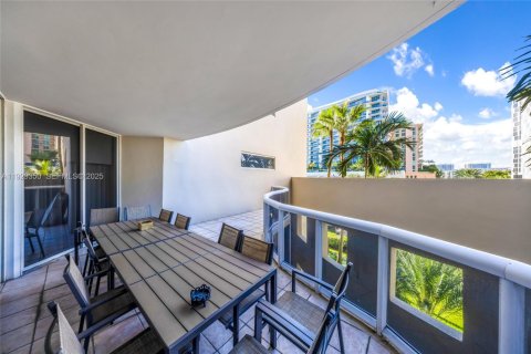 Condo in Sunny Isles Beach, Florida, 3 bedrooms  № 1987755 - photo 30