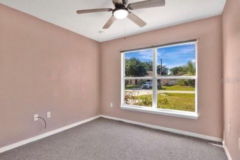 House in Kissimmee, Florida 4 bedrooms, 149.76 sq.m. № 2120351 - photo 2